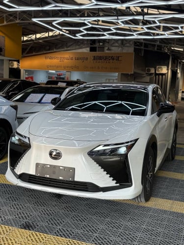 LEXUS RZ450e EV 2023