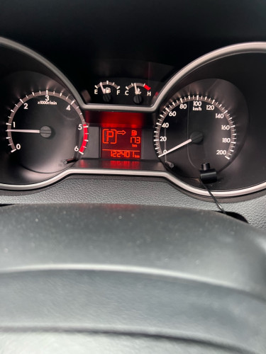 Mazda 2015 full ម៉ាសុីនធំ កាប់ពីតាស់