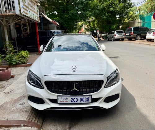 Mercedes Benz C300 4Matice ឆ្នាំ 2015 ធានាឡានស្អាត តម្លៃចរចារ