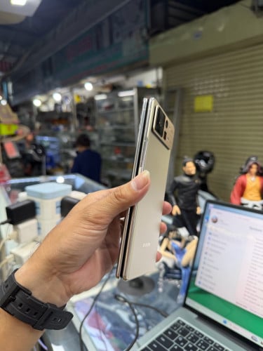 Mi mixFold2 256G Ram12G Sim2 CH ខូចអេក្រង់ក្នុង ប្រើបានខាងក្រៅ
