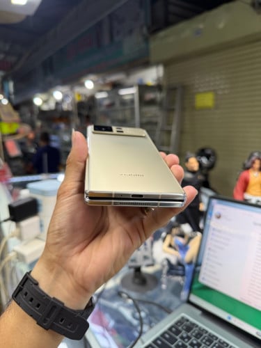 Mi mixFold2 256G Ram12G Sim2 CH ខូចអេក្រង់ក្នុង ប្រើបានខាងក្រៅ