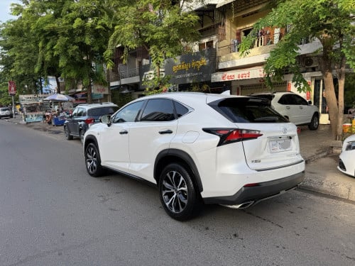 NX200t ឆ្នាំ015 Fsport ប៉ុងពីរ ថ្មីណាស់