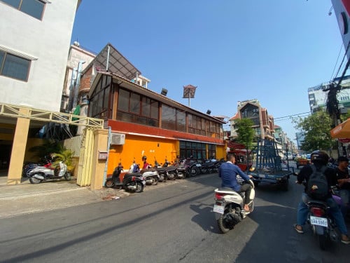 Prime Corner Shop for Rent in 7 Makara District