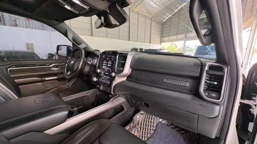 RAM Laramie