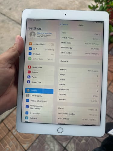 Sell iPad Pro 9.7inch 32G sim&wifi ស្ព័អេក្ថង់98%