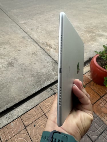 Sell iPad Pro 9.7inch 32G sim&wifi ស្ព័អេក្ថង់98%