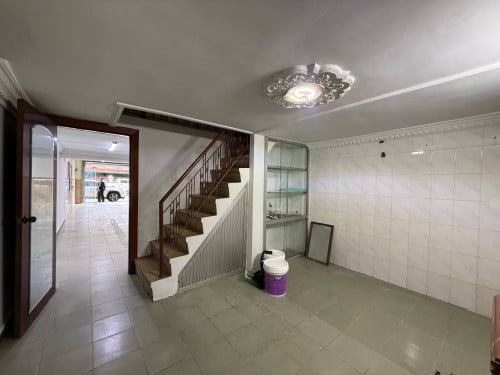 SHOPHOUSE FOR RENT Near Royal palace area
