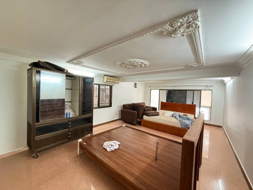 SHOPHOUSE FOR RENT Near Royal palace area