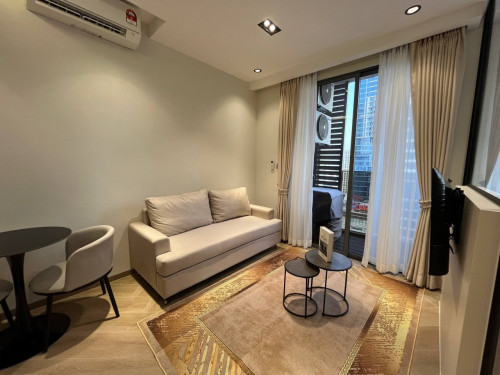 South-Facing 1-Bedroom Apartment for Rent on 24th Floor – Time Square 306