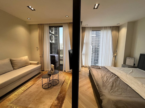 South-Facing 1-Bedroom Apartment for Rent on 24th Floor – Time Square 306