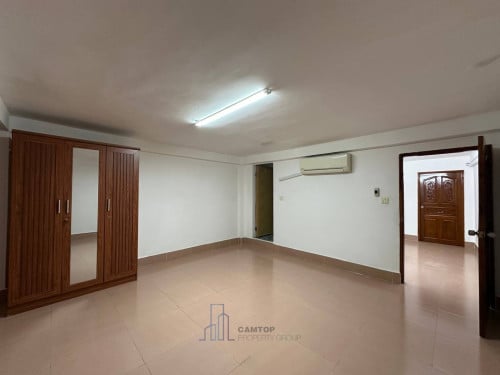 Special Offer $300 | 3BR-Apartment For Rent in BKK3