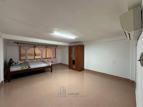Special Offer $300 | 3BR-Apartment For Rent in BKK3