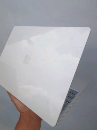 Surface laptop GO 2