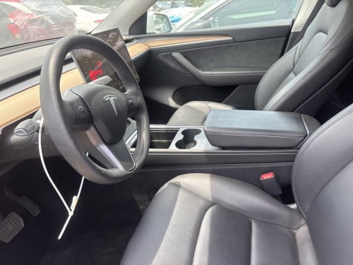 Tesla 2023 model Y