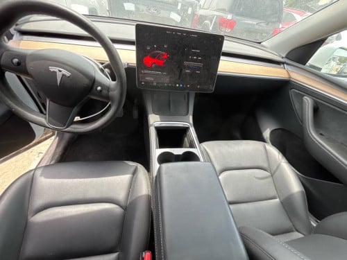 Tesla 2023 model Y