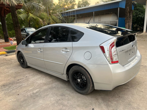 Toyota Prius 2012 Option 3 ឡានក្រដាសពន្ធថ្មី ប្រភេទលំដាប់មេឡាន ថ្មីខ្លាំង