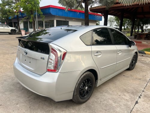 Toyota Prius 2012 Option 3 ឡានក្រដាសពន្ធថ្មី ប្រភេទលំដាប់មេឡាន ថ្មីខ្លាំង