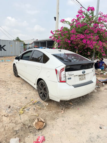 Toyota Prius persona plus performance 2013
