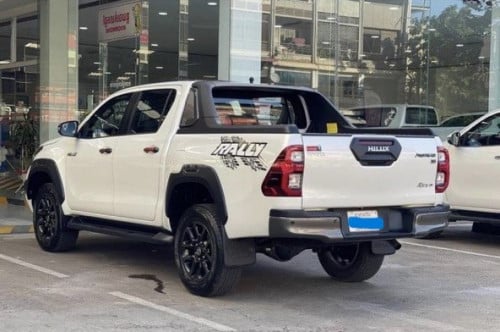 Toyota Rally 2023 ពណ៍សកាម៉ៃ ម្ចាស់ផ្ទាល់ ថែទាំនិងប្តូរប្រេងជាមួយក្រុមហ៊ុនតូយ៉ូតា