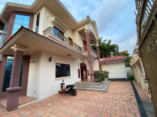 Villa For rent at Boeng tumpun ( Good for office or NGO)