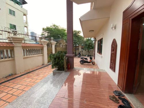 Villa For rent at Boeng tumpun ( Good for office or NGO)