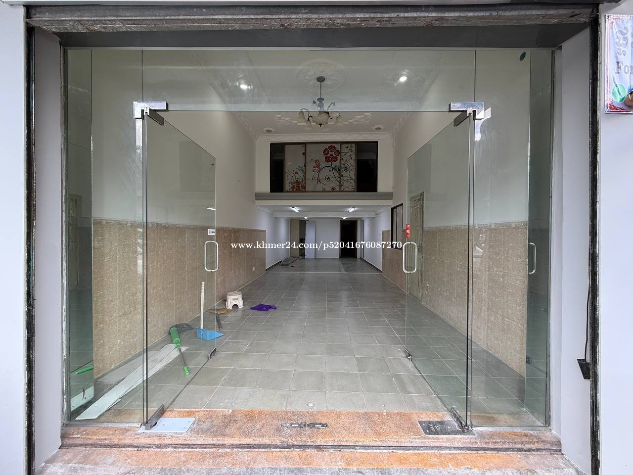 SHOPHOUSE FOR RENT Near Royal palace area