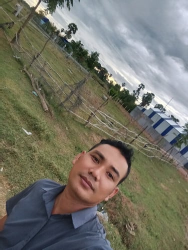 ដីកែងជាប់ផ្លូកៅស៊ូនិងប៉េតុង