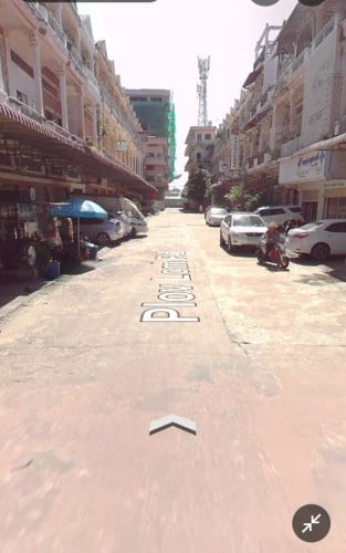 ផ្ទះលក់នៅខាងមុខផ្សារហេងលី ភ្នំពេញ