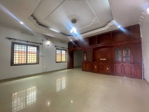 ផ្ទះវីឡាសម្រាប់ជួល នៅជិតរង្វង់មូលផ្សារដើមថ្កូវ