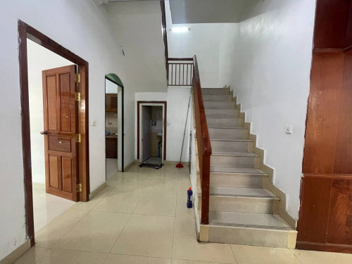 ផ្ទះវីឡាសម្រាប់ជួល នៅជិតរង្វង់មូលផ្សារដើមថ្កូវ