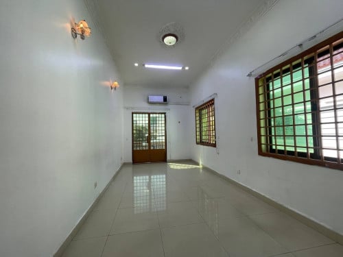 ផ្ទះវីឡាសម្រាប់ជួល នៅជិតរង្វង់មូលផ្សារដើមថ្កូវ