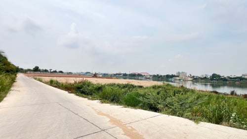 ដីលក់បន្ទាន់ សង់ផ្ទះលំហែរ នៅជាប់មាត់ទន្លេ