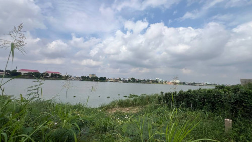ដីលក់បន្ទាន់ សង់ផ្ទះលំហែរ នៅជាប់មាត់ទន្លេ