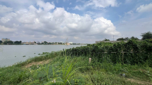 ដីលក់បន្ទាន់ សង់ផ្ទះលំហែរ នៅជាប់មាត់ទន្លេ