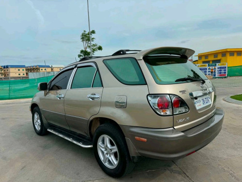 លក់ឡានធូរថ្លៃ