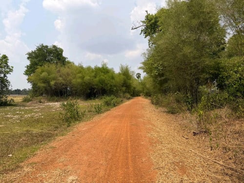 ដី​ភូមិ​លក់បន្ទាន់ នៅកំពង់ឆ្នាំង