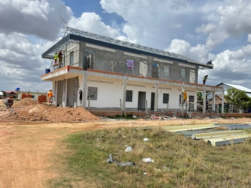 ដី​ និង​ ផ្ទះ​ លក់​