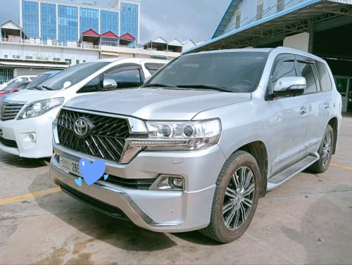 TOYOTA LANDCRIUSER ឆ្នាំ 2012 ឡានស្អាត ទឹកថ្នាំហ្សុីន គ្រឿងក្នងថ្មី លក់ប្រញ៉ាប់