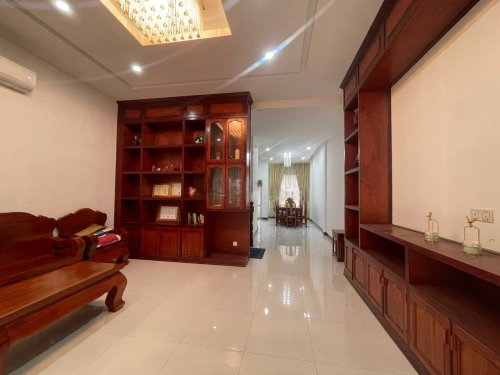 ផ្ទះវីឡាជួល នៅបុរី សម្បត្តិ មានហេង ផ្លូវជាតិលេខ 1ចម្ងាយប្រហែល 5km ពីកោះនរា