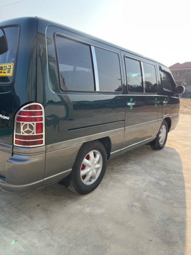 ឡានលក់ឆ្នាំ200012កៅអី