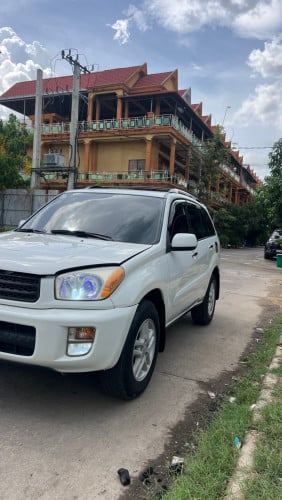 តូយ៉ូតា​រ៉េវហ្វ័រ​ឆ្នាំ​2002ប៉ុង​1