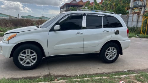 តូយ៉ូតា​រ៉េវហ្វ័រ​ឆ្នាំ​2002ប៉ុង​1