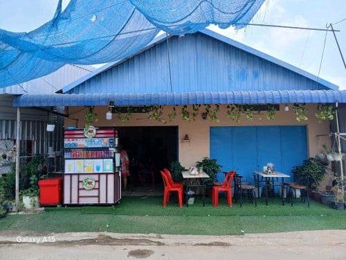 ផ្ទះអាជីវកម្មលក់បន្ទាន់ទីតាំងកៀនស្វាយតម្លៃ29500$ចរចារប្លង់រឹងទំហំផ្ទះ8x12សល់ខាងមុខ2ម៉ែត