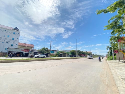 ដីលក់បន្ទាន់ នៅលើផ្លូវ30mមហាវិថីអង្គរ