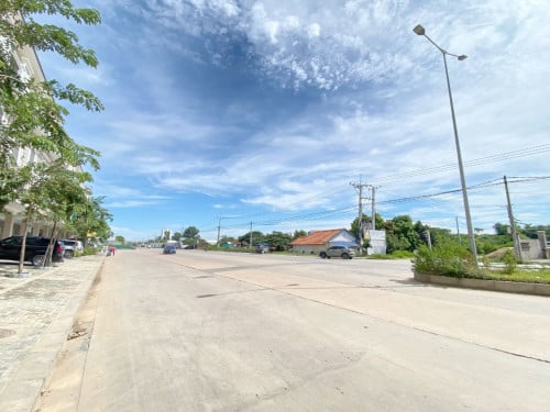 ដីលក់បន្ទាន់ នៅលើផ្លូវ30mមហាវិថីអង្គរ