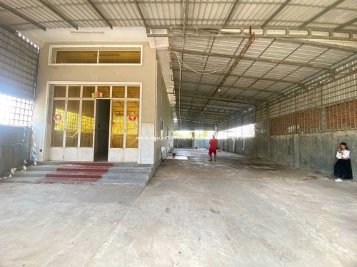 ផ្ទះល្វែងនិងឃ្លាំងសម្រាប់ជួល តម្លៃ 450$ ចរចារ