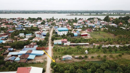 ដីដាក់លក់ផ្លូវ(8m) ក្រុងអរិយក្សត្រ