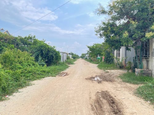 ដីដាក់លក់ផ្លូវ(8m) ក្រុងអរិយក្សត្រ