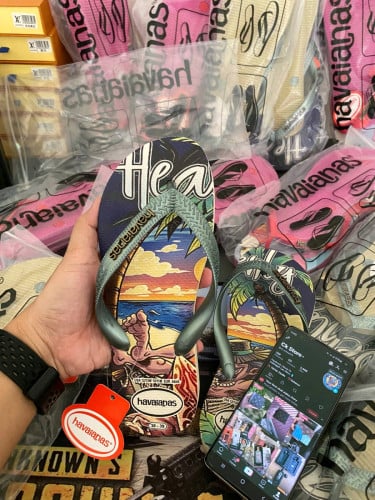 ម៉ូតថ្មី Color ថ្មីមាន Size 39/44ចាប់អារម្មណ៍ Inbox បានតម្លៃ ធូៗ