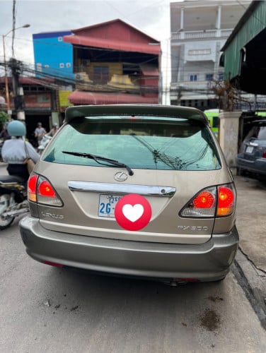 ឡានស្អាត​ Lexus 99 សាំង+ហ្គាស